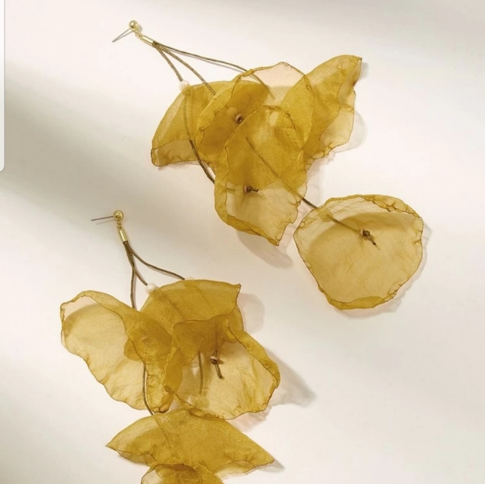 *Layla* Flower Petal Earrings - Picture 4 of 7